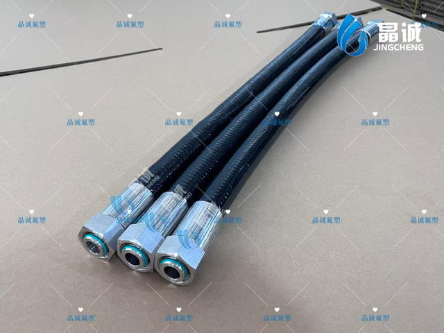 TPU Covered PTFE Hose for Protected Fluid Lines in Paint, Adhesive and Chemical Equipment